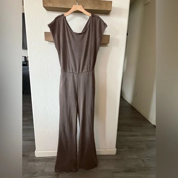 Free People Movement|Free spirit one piece,brown open back jumpsuit;flare leg••• - Picture 3 of 16